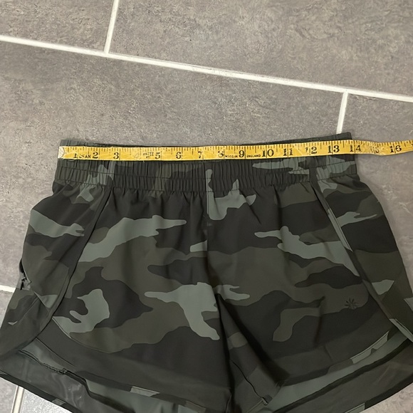 Athleta Printed Mesh Run Racer Short size Extra Small - Picture 4 of 9